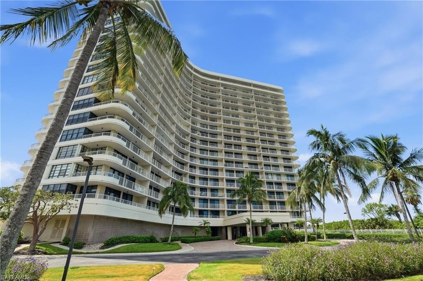 Rarely available, highly sought after 15th-floor corner end unit - photo 2