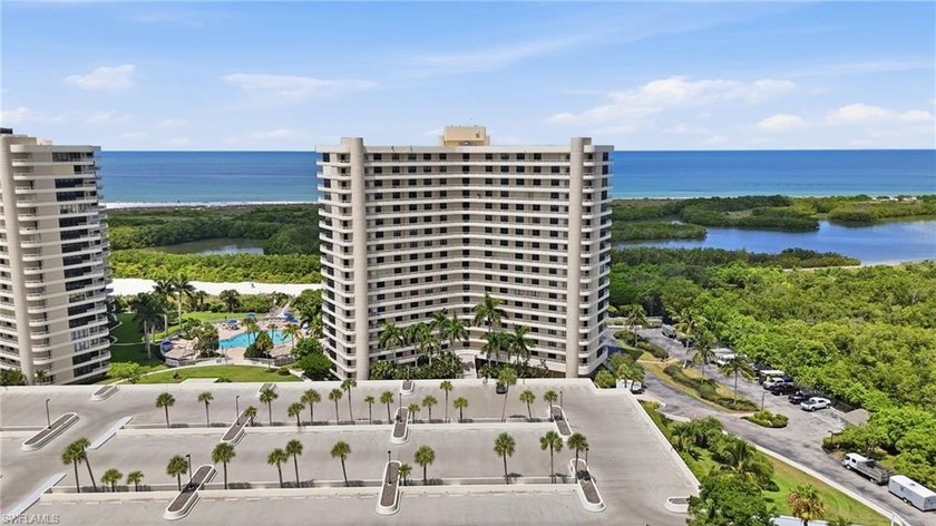 Rarely available, highly sought after 15th-floor corner end unit - photo 3