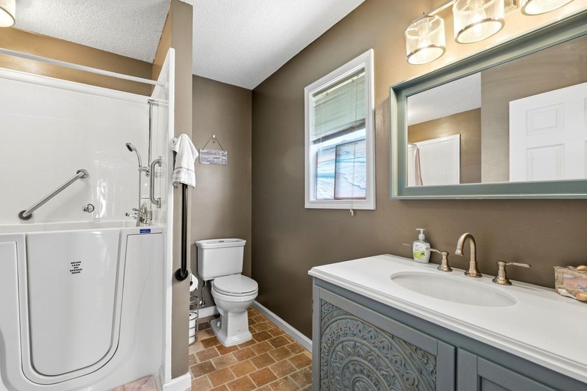 Located in the heart of Conway, this charming 4 bedroom, 2 and 1 - photo 12