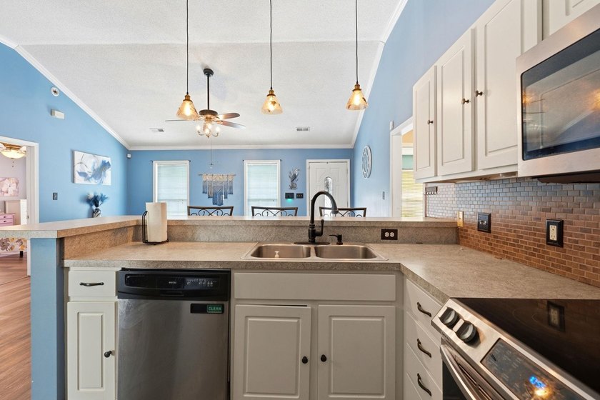 Located in the heart of Conway, this charming 4 bedroom, 2 and 1 - photo 16
