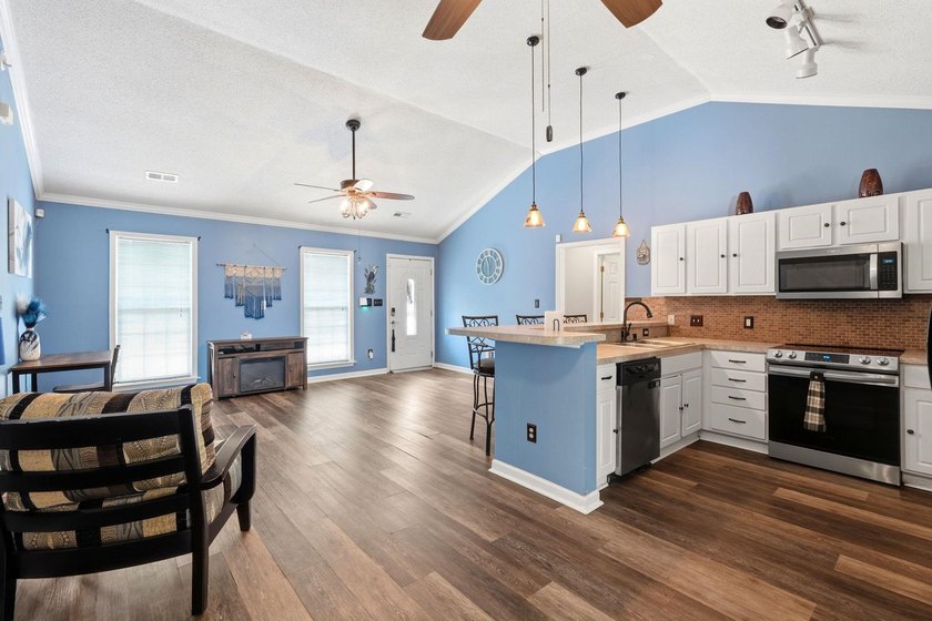 Located in the heart of Conway, this charming 4 bedroom, 2 and 1 - photo 18