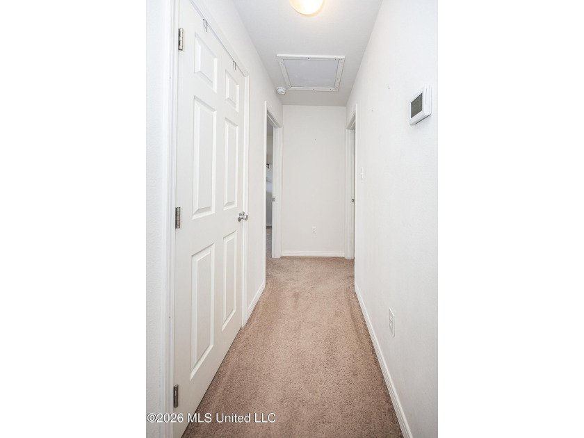 Beautiful two-story home offering 3 bedrooms, 2.5 bathrooms and - photo 25