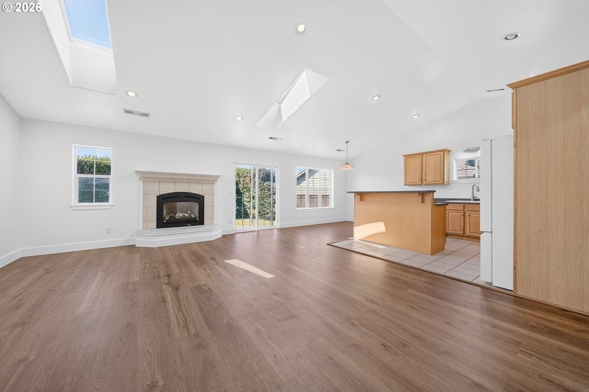 Welcome to this pristine 3-bedroom, 2-bath home located in one - photo 5