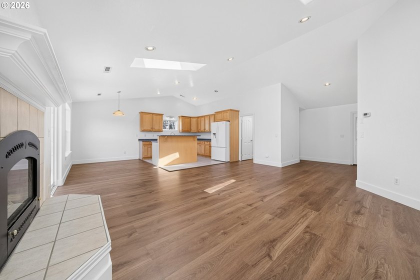 Welcome to this pristine 3-bedroom, 2-bath home located in one - photo 7