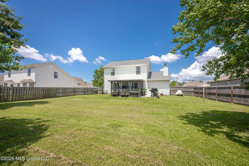 Beautiful two-story home offering 3 bedrooms, 2.5 bathrooms and - photo 39