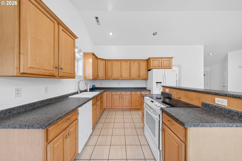 Welcome to this pristine 3-bedroom, 2-bath home located in one - photo 9