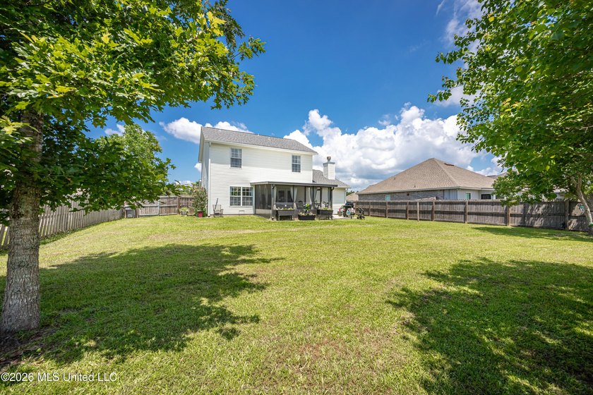 Beautiful two-story home offering 3 bedrooms, 2.5 bathrooms and - photo 40