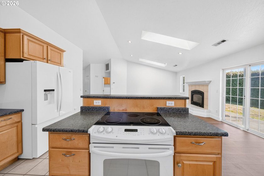 Welcome to this pristine 3-bedroom, 2-bath home located in one - photo 10
