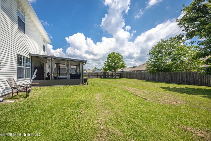 Beautiful two-story home offering 3 bedrooms, 2.5 bathrooms and - photo 42