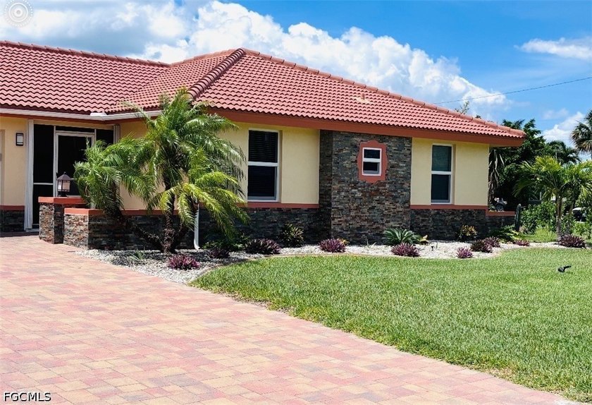 LOCATION LOCATION LOCATION This stunning 3 Bedroom 2 Bath - photo 3