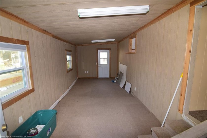 An extremely rare opportunity to have a mobile home on a canal - photo 10