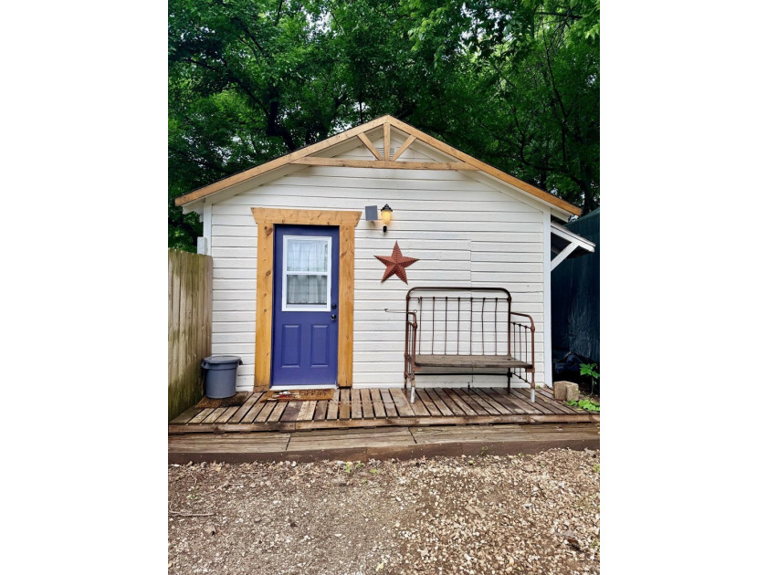 Beautiful older home that has been updated and ready to go! This - photo 6
