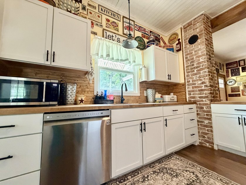 Beautiful older home that has been updated and ready to go! This - photo 8