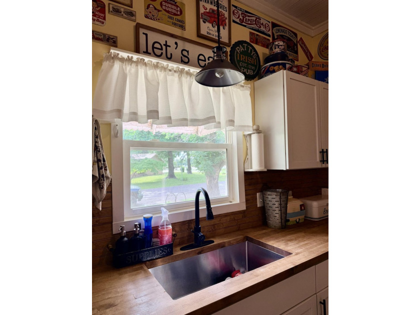 Beautiful older home that has been updated and ready to go! This - photo 10
