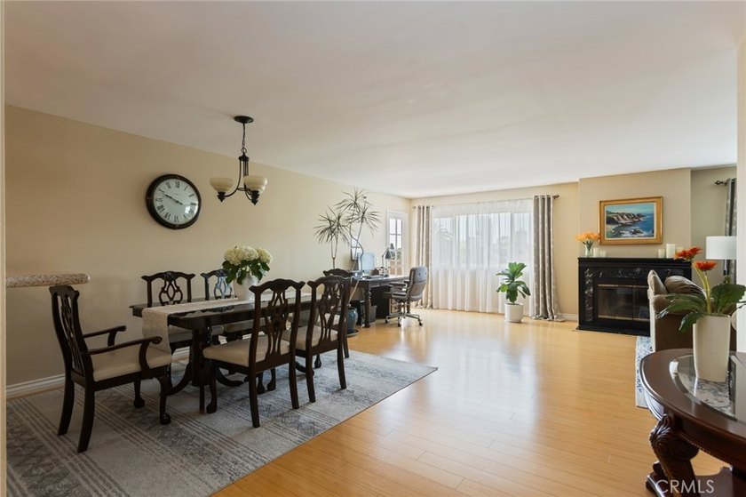 Welcome to the PENTHOUSE level at Elm Plaza in Long Beach, the - photo 4