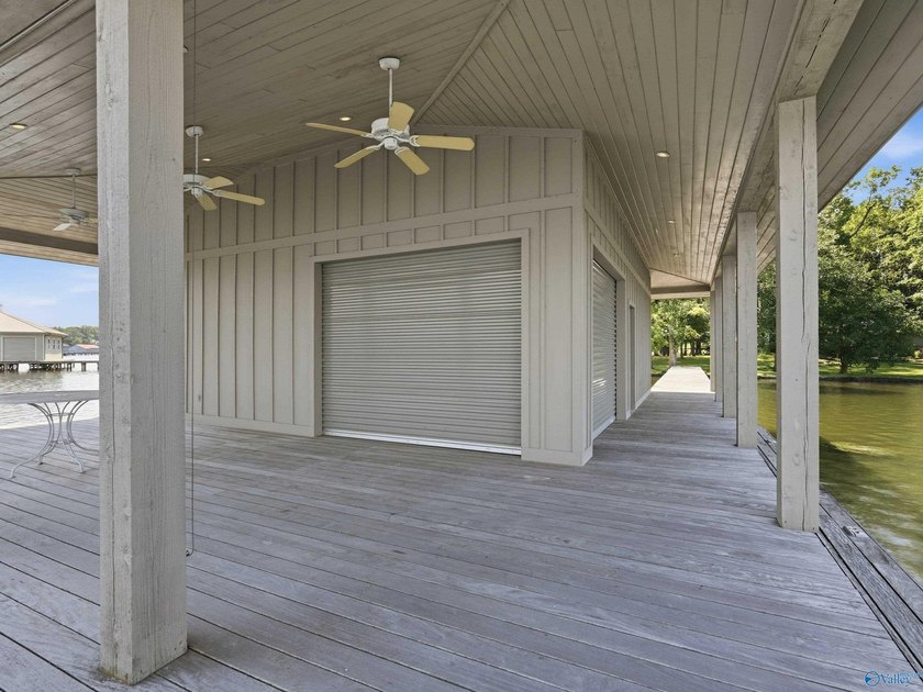 Beautiful waterfront property on Lake Guntersville featuring 4 - photo 12