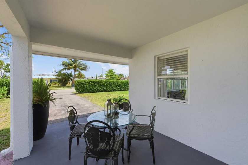 Beautifully updated 2-bedroom, 1-bath home with EXTRA Florida - photo 6