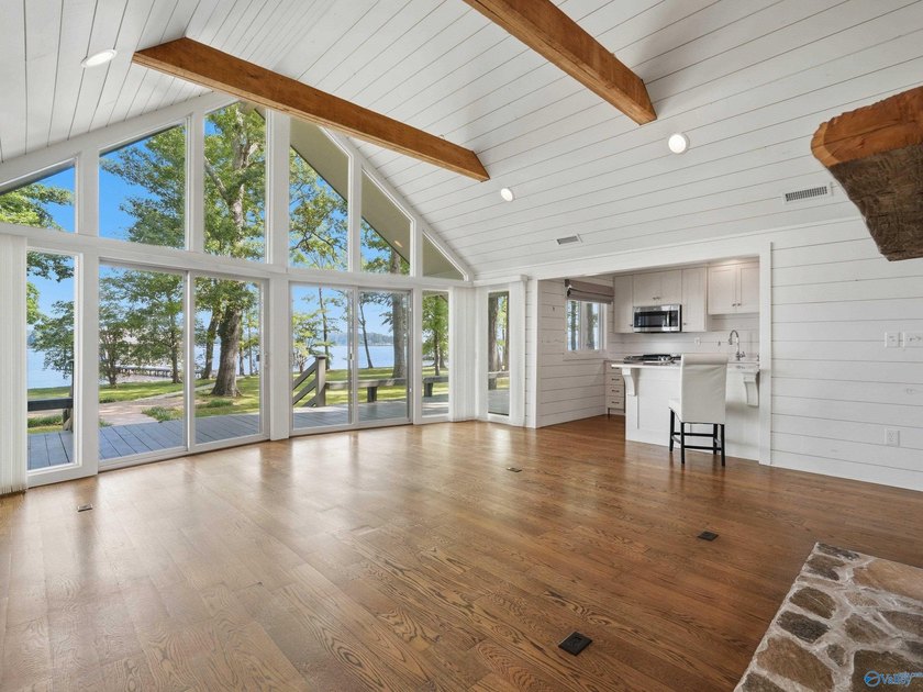 Beautiful waterfront property on Lake Guntersville featuring 4 - photo 29