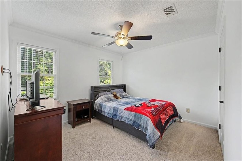 Discover the perfect blend of comfort and freedom in this well - photo 15
