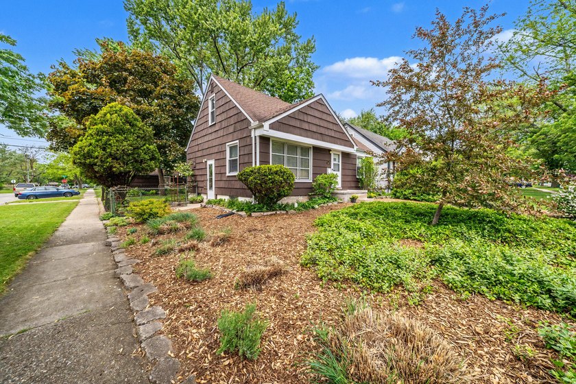 5/31 OPEN HOUSE CANCELLED. WELCOME HOME to this lovely gem of a - photo 6