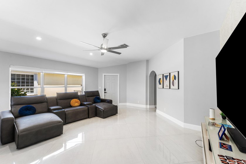 Welcome to this beautifully upgraded 2-story, 4-bedroom home - photo 6