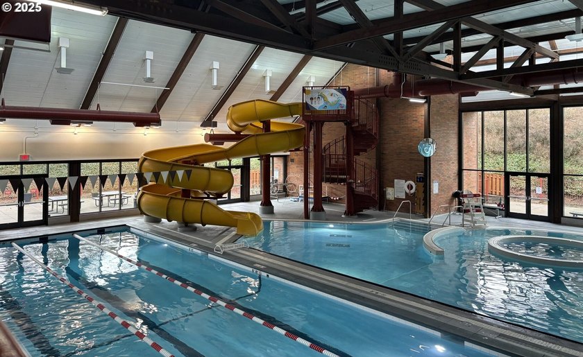Discover top-floor living in this 1516 sq. ft. 3-bedroom, 2-bath - photo 29