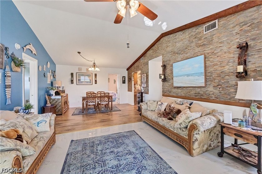 Welcome to this well-maintained Port Charlotte home offering 3 - photo 7
