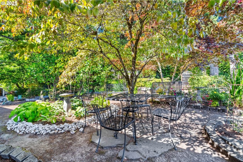 Discover top-floor living in this 1516 sq. ft. 3-bedroom, 2-bath - photo 37