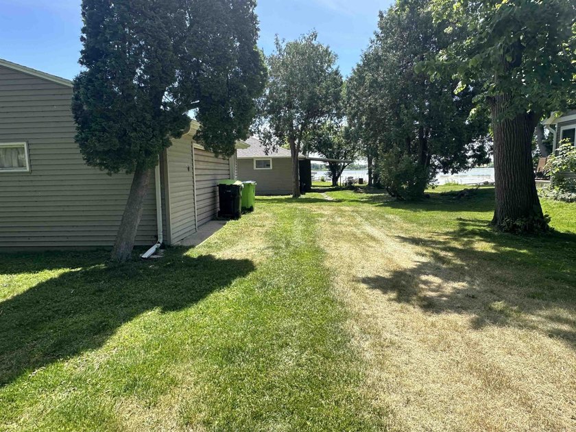 This is a great buy for anyone wanting to enjoy Fox Lake . Boat - photo 8