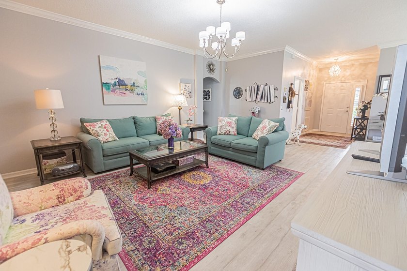 Gorgeous updated 2/2/2 with flex room with high-end finishes - photo 2