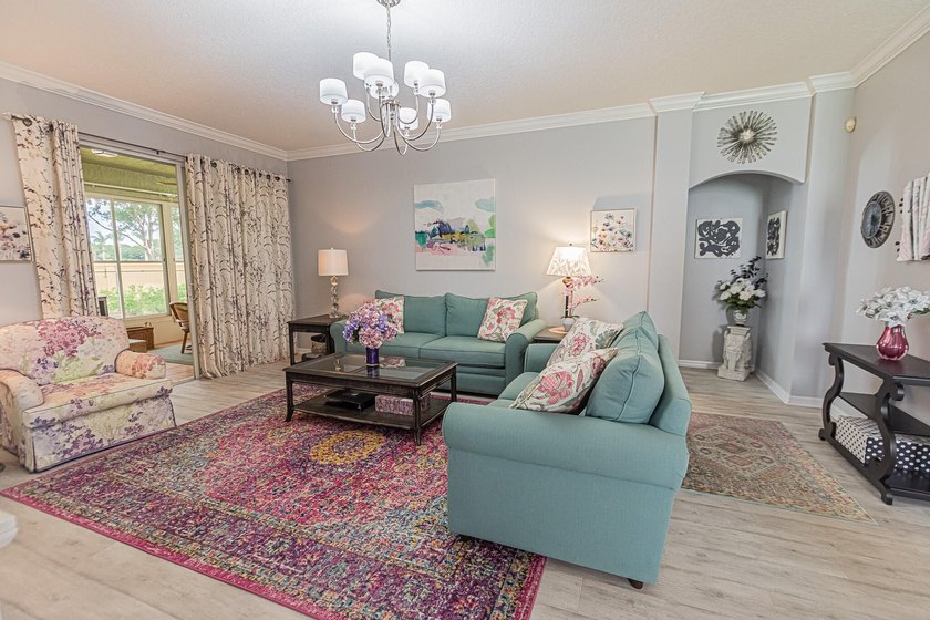Gorgeous updated 2/2/2 with flex room with high-end finishes - photo 3