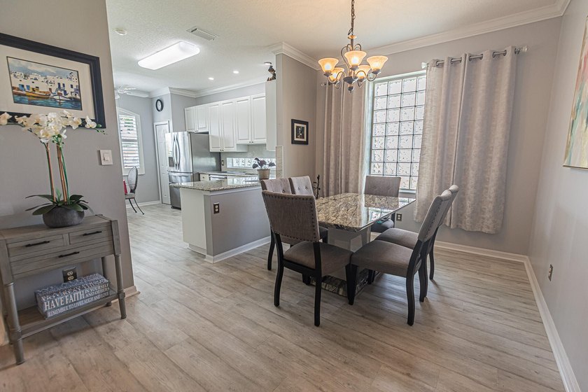 Gorgeous updated 2/2/2 with flex room with high-end finishes - photo 6
