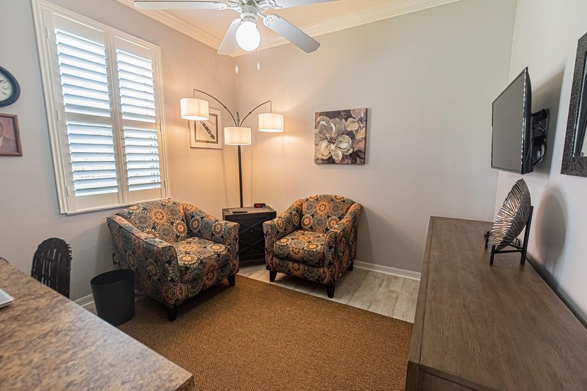 Gorgeous updated 2/2/2 with flex room with high-end finishes - photo 10