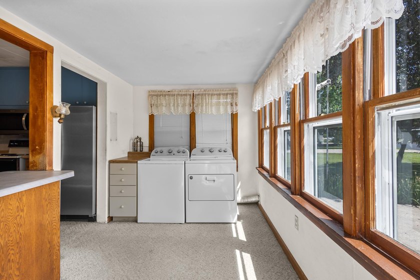 Bring your vision to this charming lakefront home on beautiful - photo 6
