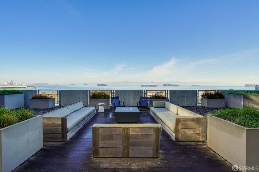 Experience waterfront luxury in this stunning 1-bedroom, 1- bath - photo 18
