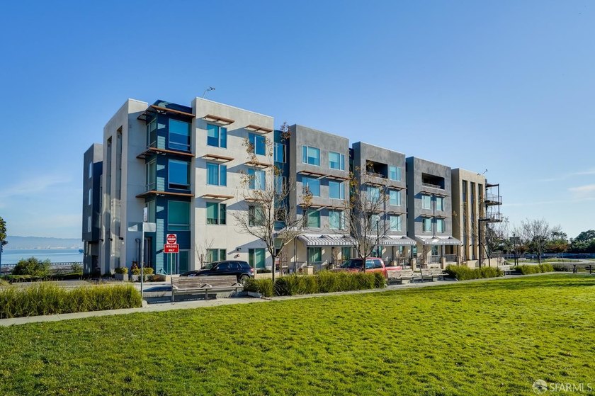 Experience waterfront luxury in this stunning 1-bedroom, 1- bath - photo 19