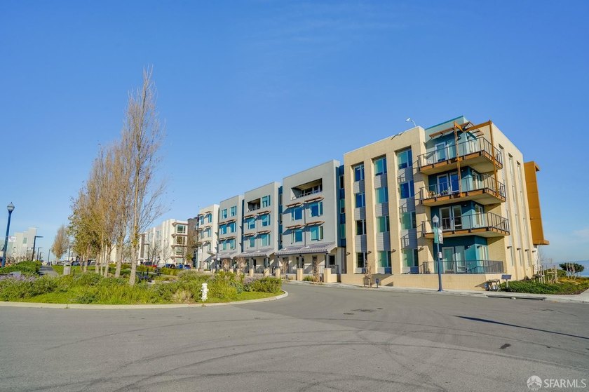 Experience waterfront luxury in this stunning 1-bedroom, 1- bath - photo 21