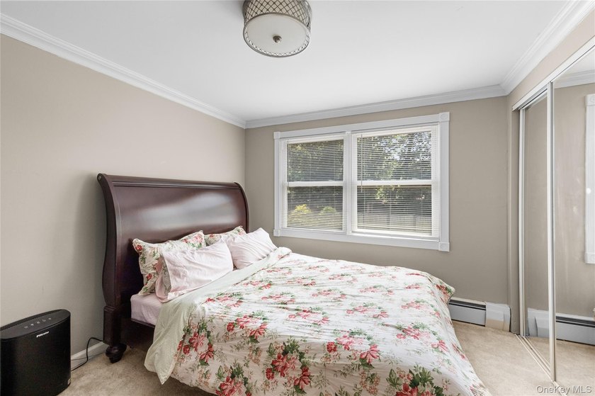 Welcome to this beautifully maintained 5-bedroom, 3.5-bath home - photo 22