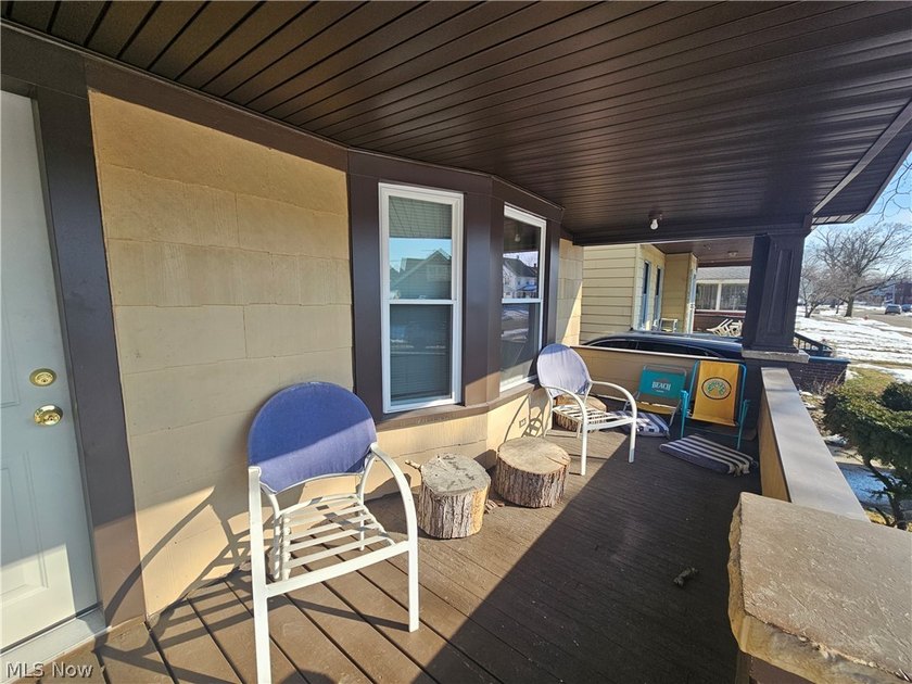 INVESTOR OPPORTUNITY! Whether you're looking to purchase your - photo 2