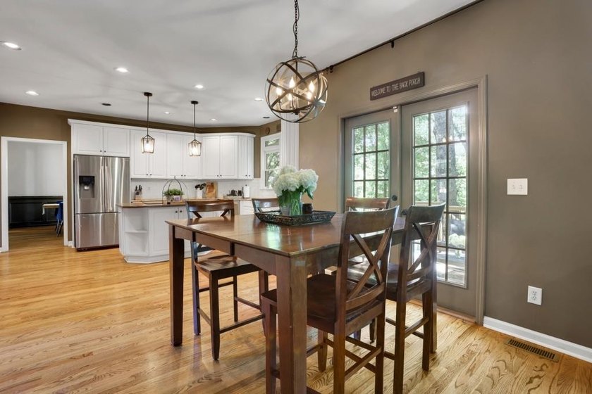 Welcome to this beautifully updated 6-bedroom, 4-bathroom home - photo 13