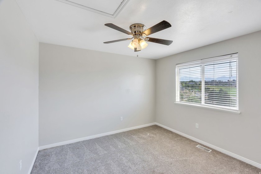 Beautifully renovated and ideally located near the Ranches Golf - photo 22