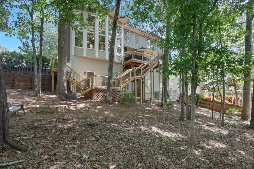 Welcome to this beautifully updated 6-bedroom, 4-bathroom home - photo 46