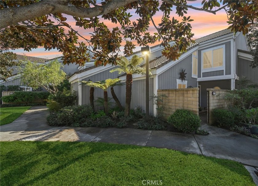 Welcome to Huntington Harbour! Seagate is one of the premier - photo 3