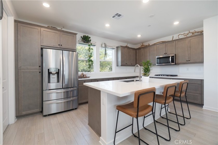MUST SEE! TURNKEY SAN PEDRO CORNER LOT HOME! This Upgraded Home - photo 20