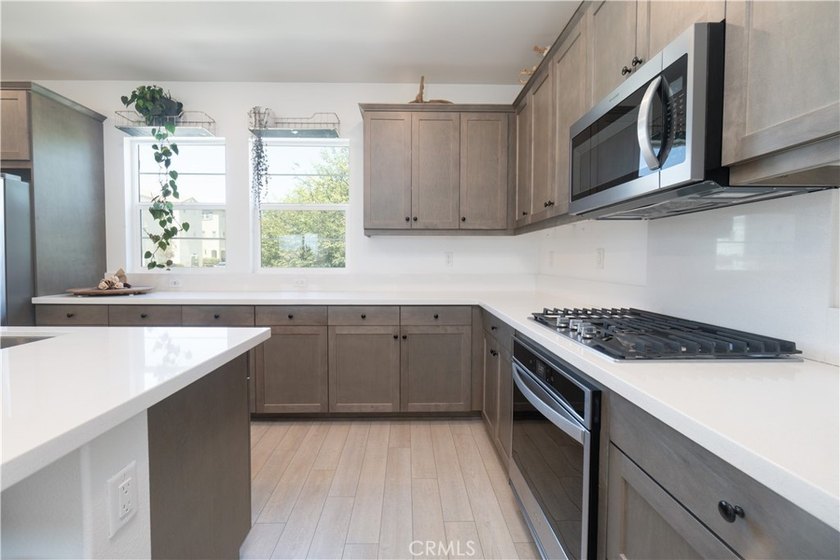 MUST SEE! TURNKEY SAN PEDRO CORNER LOT HOME! This Upgraded Home - photo 21