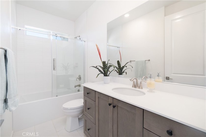 MUST SEE! TURNKEY SAN PEDRO CORNER LOT HOME! This Upgraded Home - photo 28