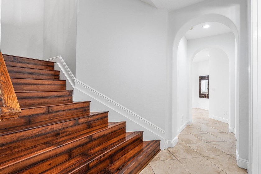 AMAZING - 6 Bedroom Estate home in the prestigious community of - photo 29