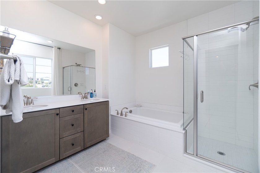MUST SEE! TURNKEY SAN PEDRO CORNER LOT HOME! This Upgraded Home - photo 33