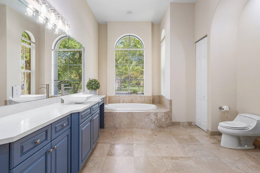 AMAZING - 6 Bedroom Estate home in the prestigious community of - photo 34