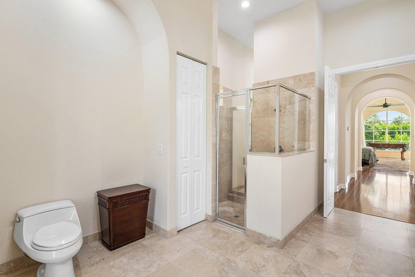 AMAZING - 6 Bedroom Estate home in the prestigious community of - photo 36